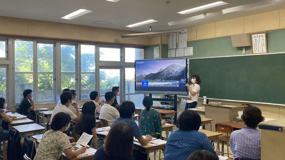 Η iBoard Factory Recoardable 75-Inch Recordable & Sharable Intelligent Greenboard - Η απόλυτη διαδραστική μαύρη σανίδα για τη σύγχρονη εκπαίδευση